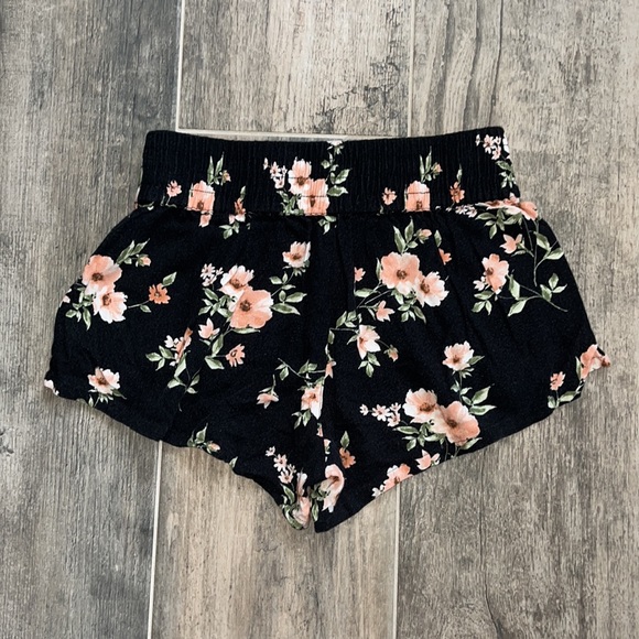 Forever 21 Shorts - Picture 4 of 6